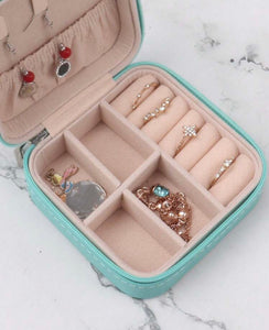 Travel jewellery case