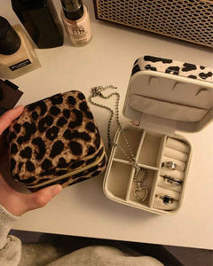 Travel jewellery case