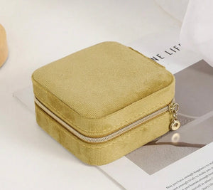 Travel jewellery case