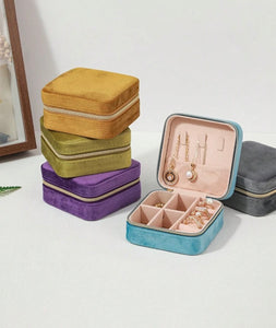 Travel jewellery case