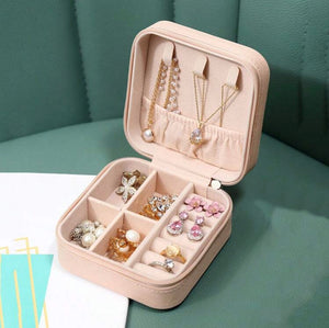 Travel jewellery case