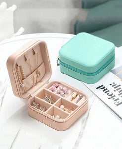 Travel jewellery case