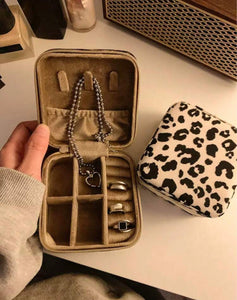 Travel jewellery case